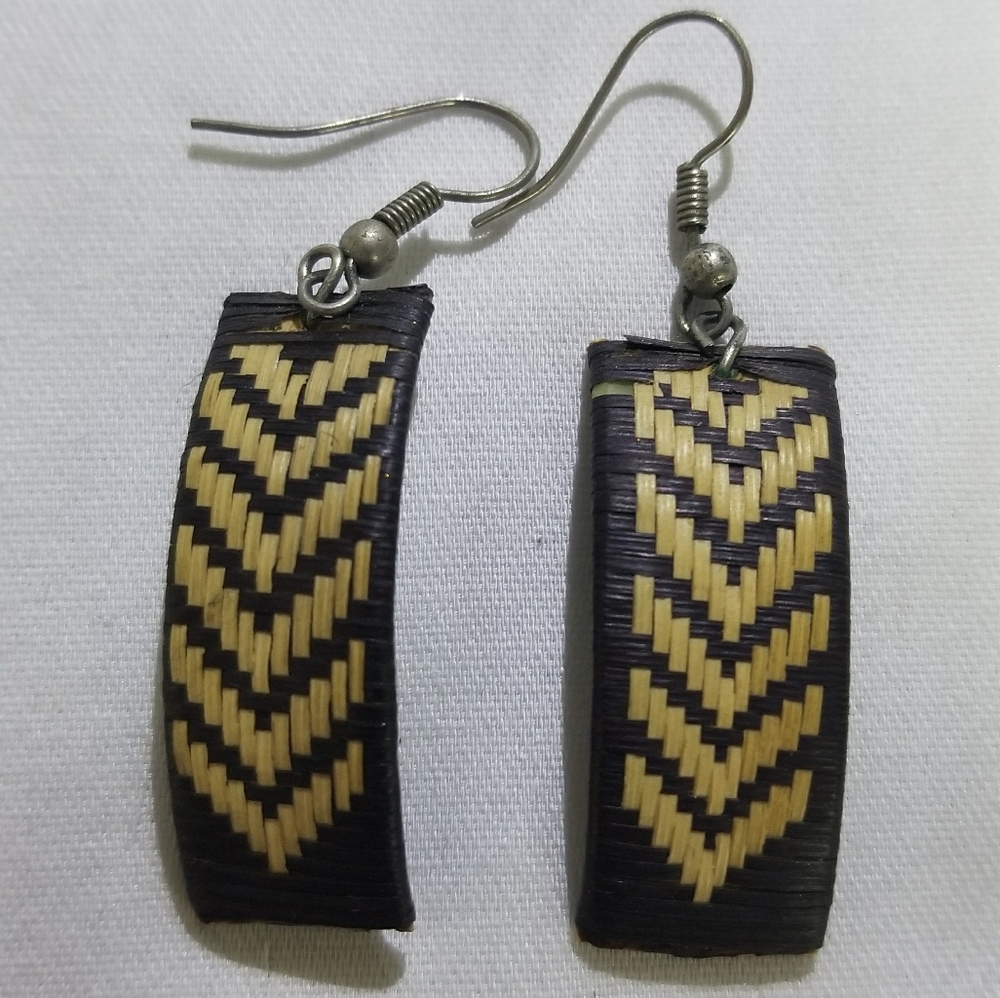 V earings